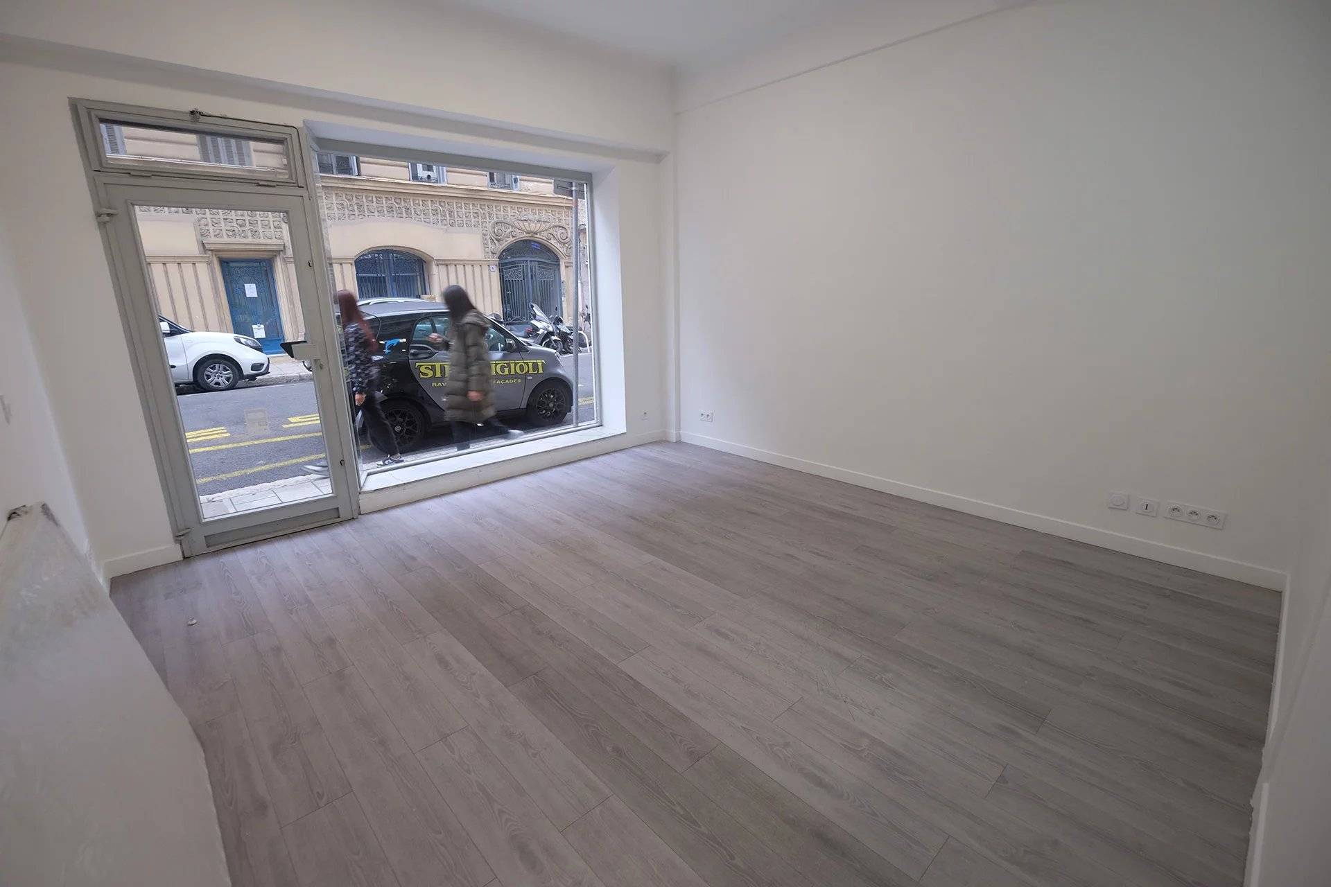 LOCAL COMMERCIAL NICE CENTRE